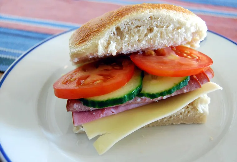 A breakfast bagel sandwich with egg, cheese and tomato